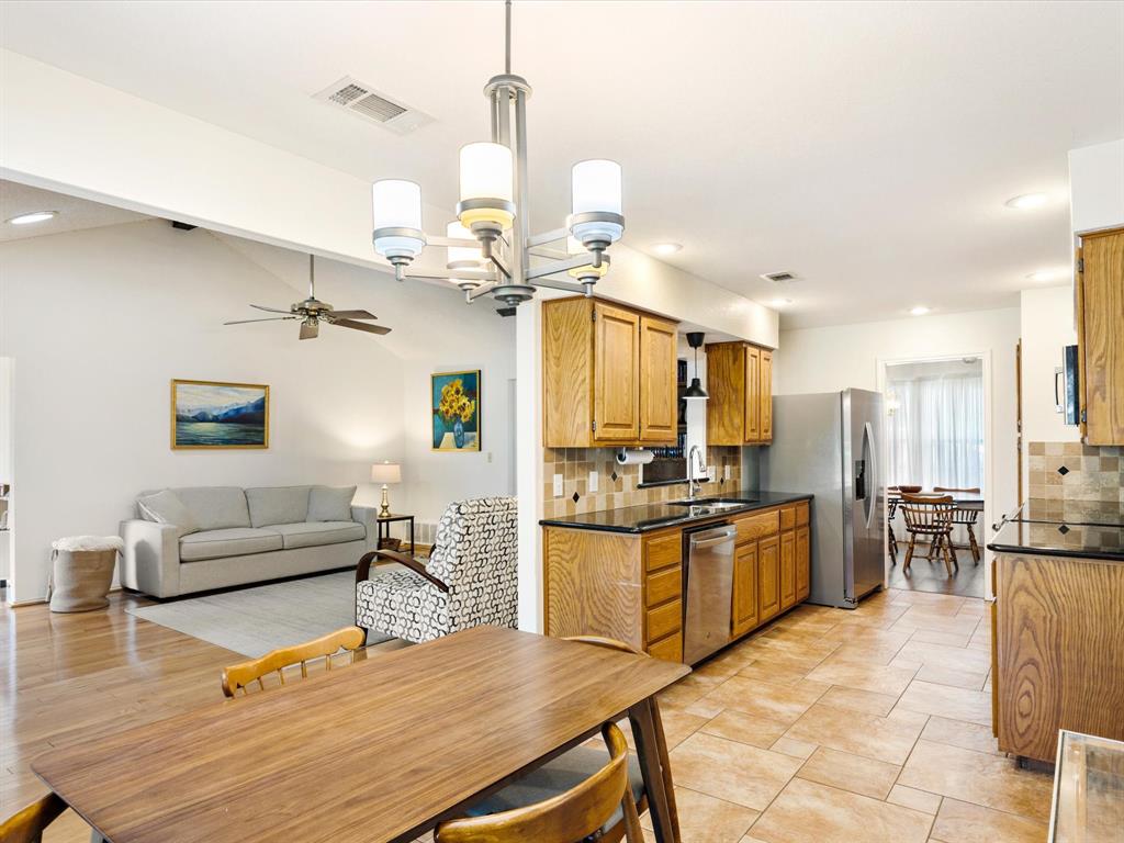 6619 Saddle Ridge Road Arlington, TX 76016 - Photo 8 of 32