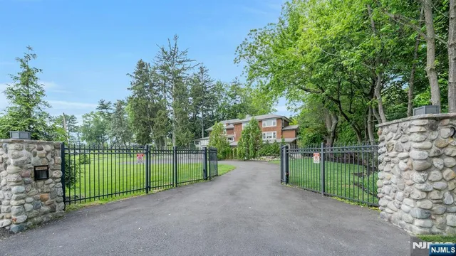 $2,398,000 | 193 South Franklin Turnpike, Ramsey, NJ 07446