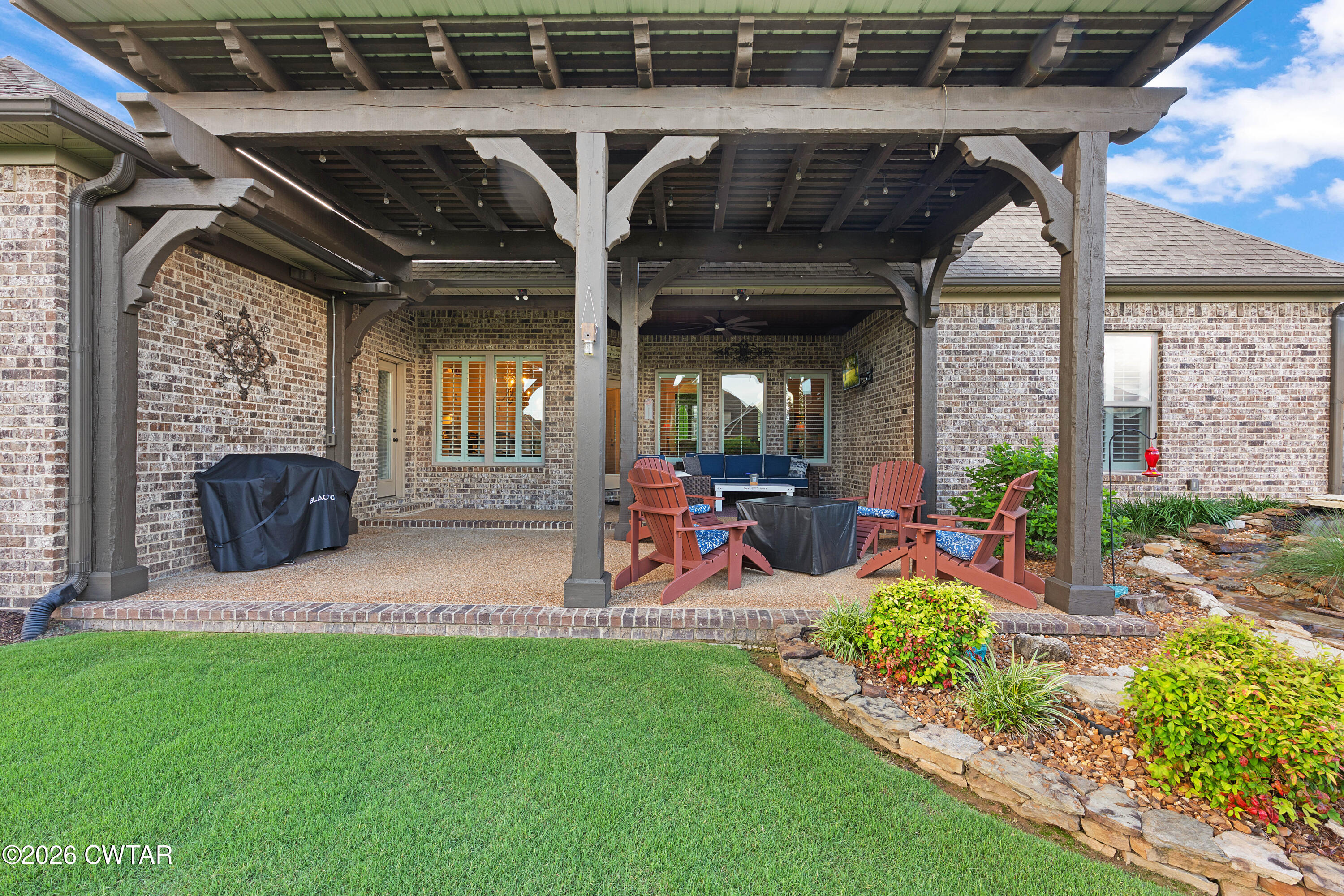 34 Cheddleton Cove Jackson, TN 38305 - Photo 28 of 32 a view of a porch with furniture and a yard
