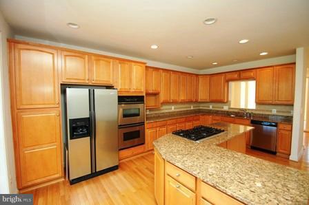 25872 Commons Square Chantilly, VA 20152 - Photo 16 of 19 Kitchen