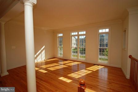 25872 Commons Square Chantilly, VA 20152 - Photo 10 of 19 Living Room