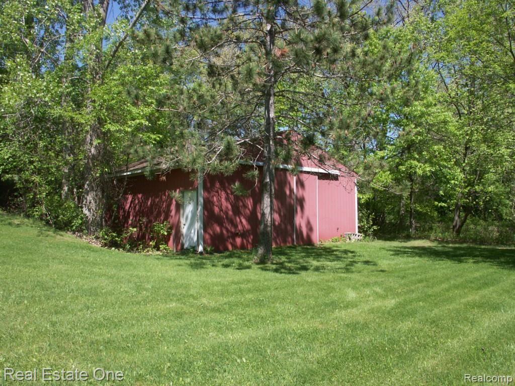1470 Ranch Road Holly, MI 48442 - Photo 8 of 63 Large Pole Barn w/220 & cement floor