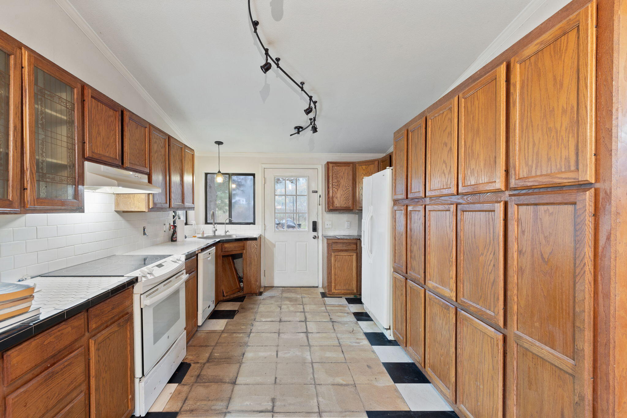 543 Hidden Valley Road Grants Pass, OR 97527 - Photo 2 of 40 5-web-or-mls-543-hidden-valley-rd