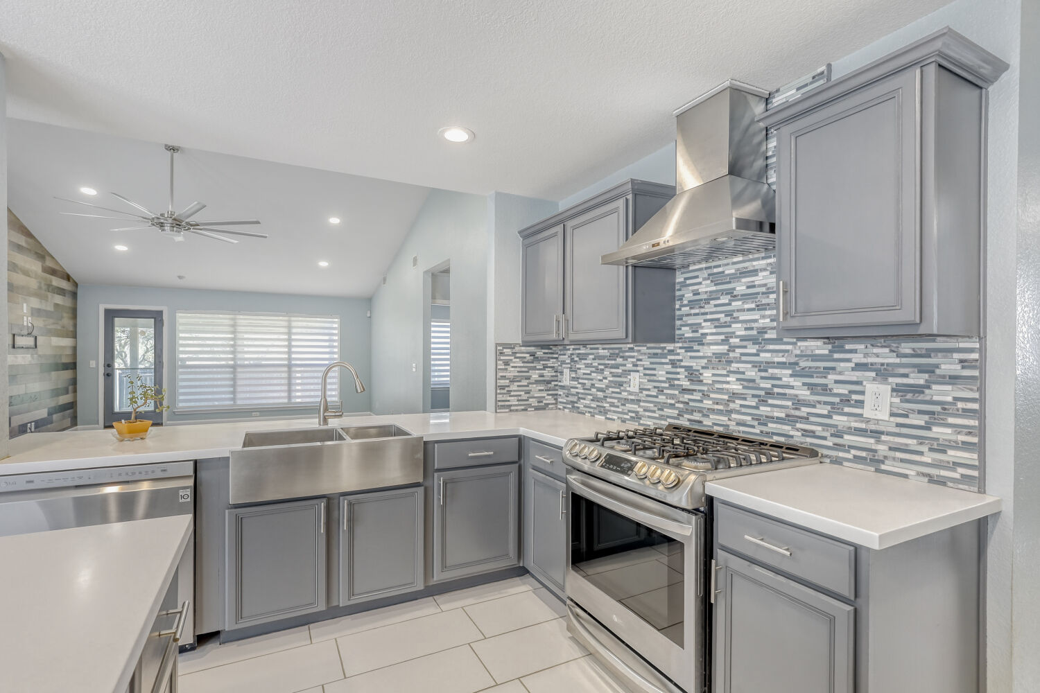 2529 Tandi Trail Round Rock, TX 78664 - Photo 11 of 32 a kitchen that has a sink and a stove in it