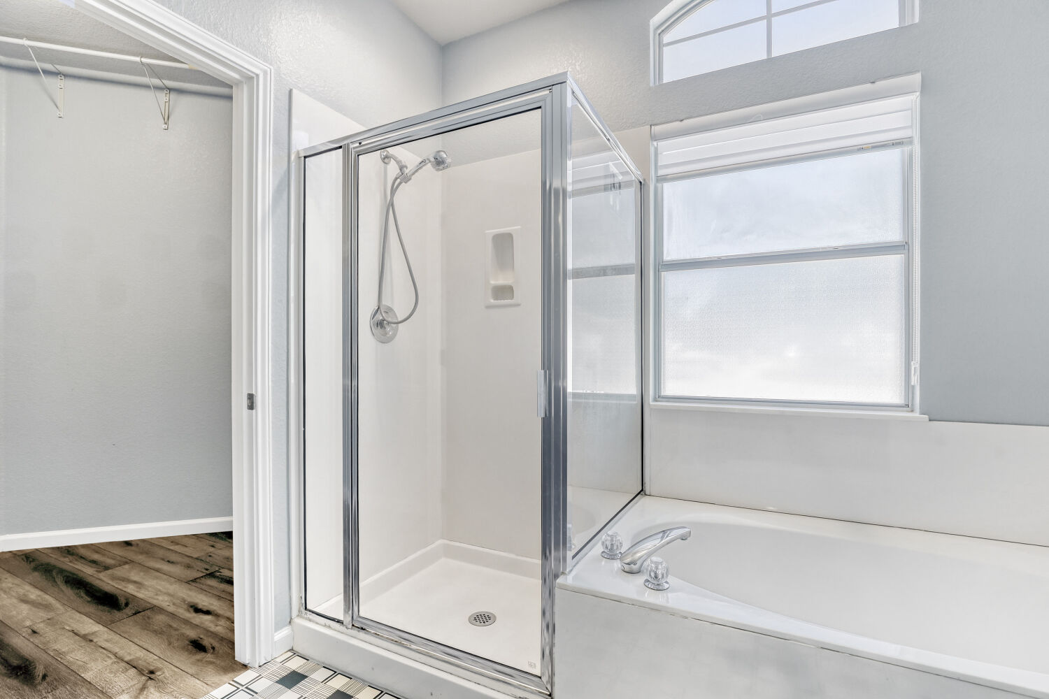 2529 Tandi Trail Round Rock, TX 78664 - Photo 20 of 32 a bathroom with a glass shower door