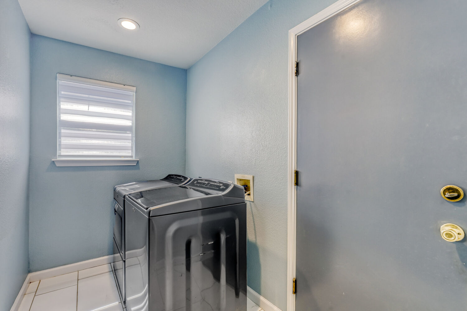 2529 Tandi Trail Round Rock, TX 78664 - Photo 28 of 32 a utility room with a sink a washer and dryer