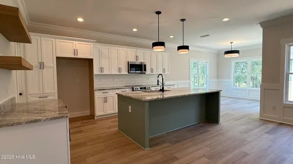 $584,900 | 295 East Ivybridge Drive, Hubert, NC 28539