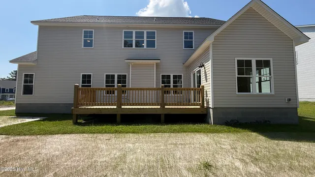 $584,900 | 295 East Ivybridge Drive, Hubert, NC 28539