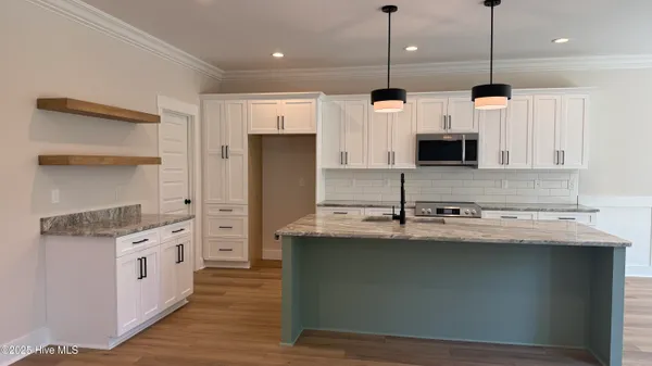 $584,900 | 295 East Ivybridge Drive, Hubert, NC 28539