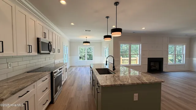 $584,900 | 295 East Ivybridge Drive, Hubert, NC 28539