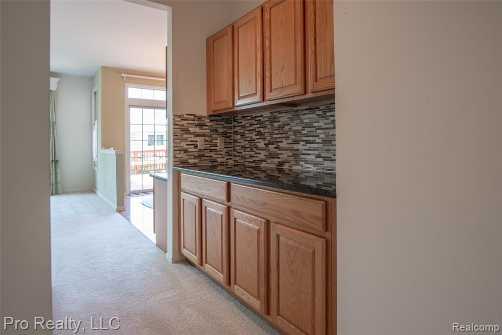 4233 Holly Lane Rochester, MI 48306 - Photo 8 of 34