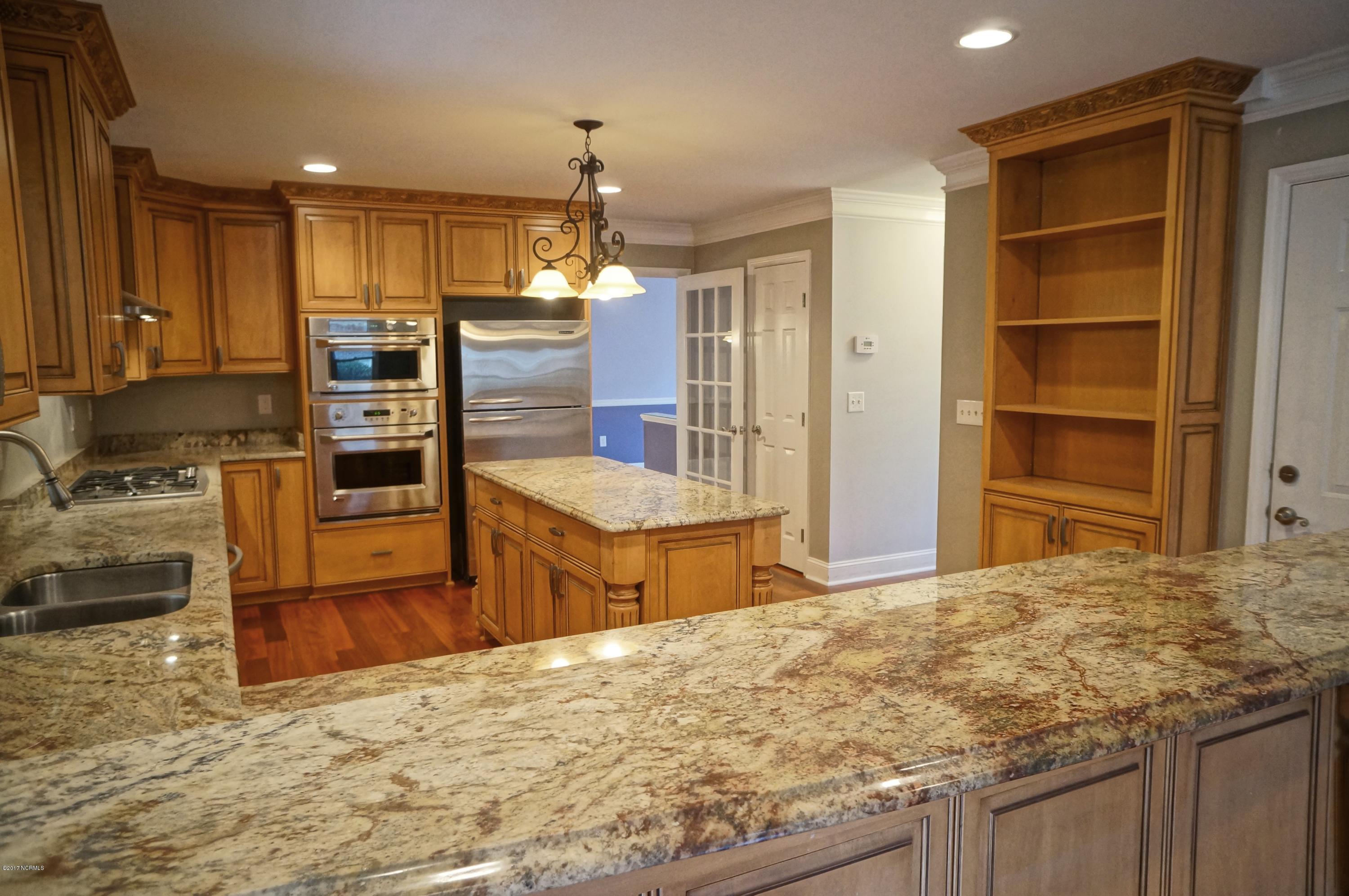 133 Geneva Road New Bern, NC 28562 - Photo 16 of 34 Large Breakfast bar