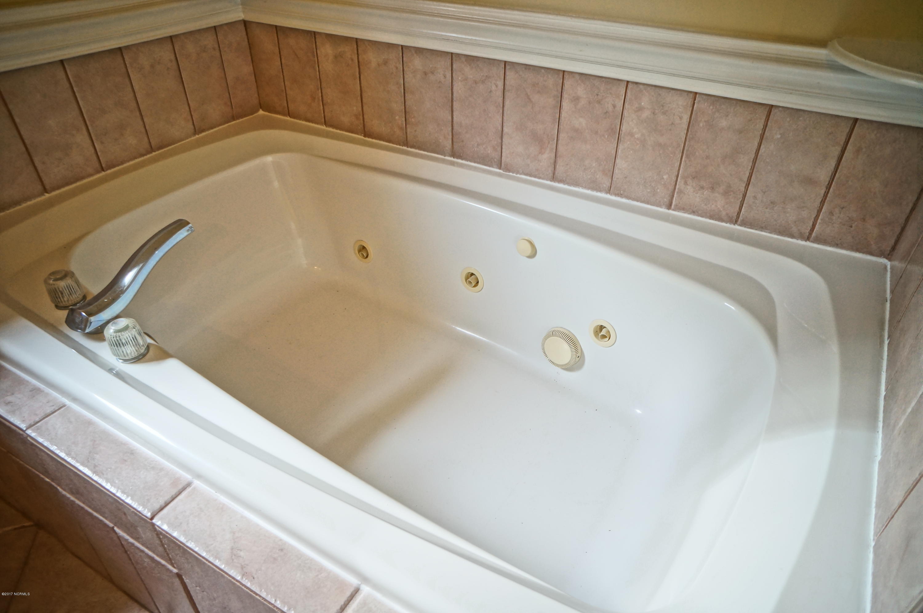 133 Geneva Road New Bern, NC 28562 - Photo 23 of 34 Jetted Tub