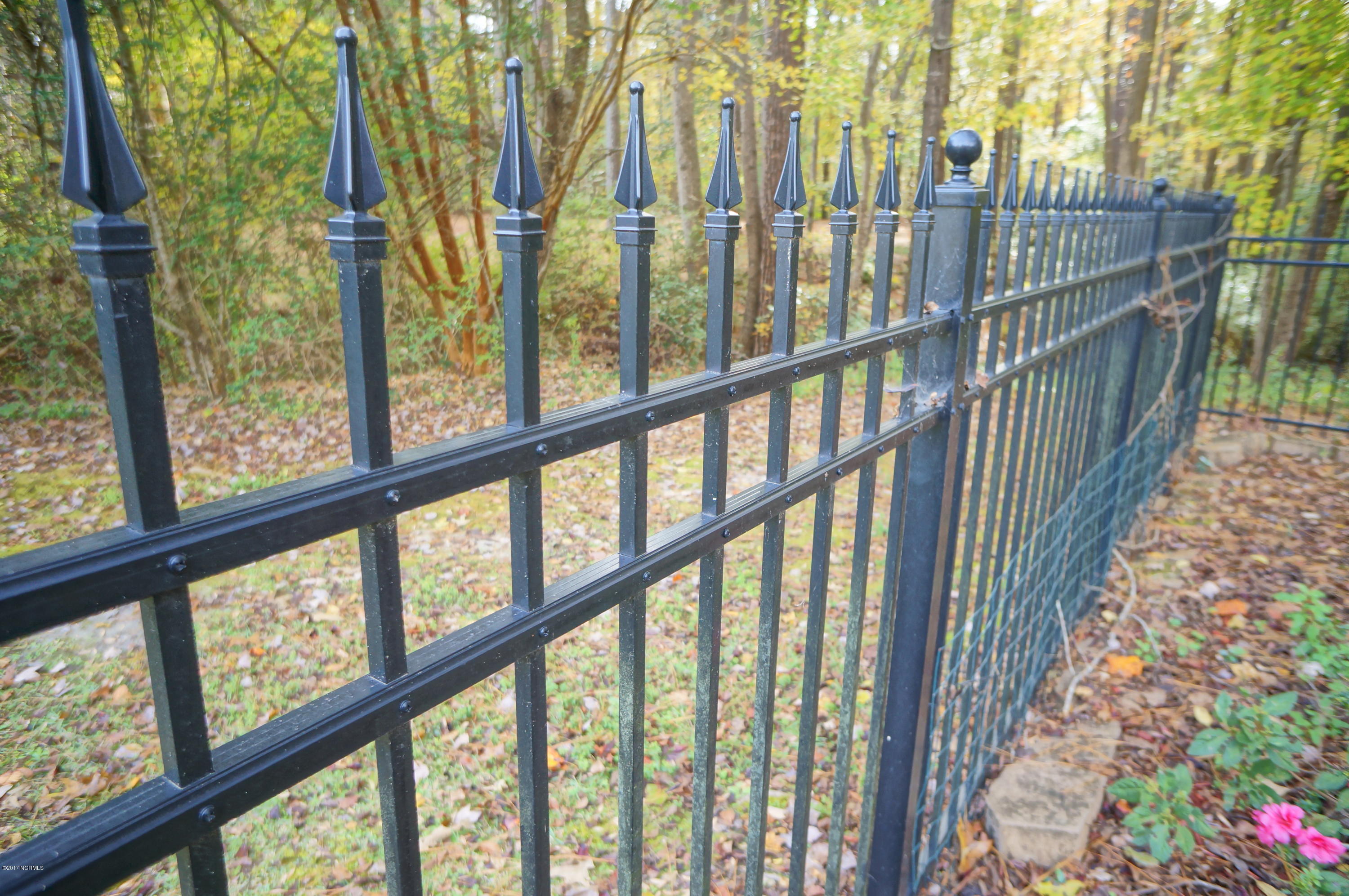 133 Geneva Road New Bern, NC 28562 - Photo 33 of 34 Upscale Fencing