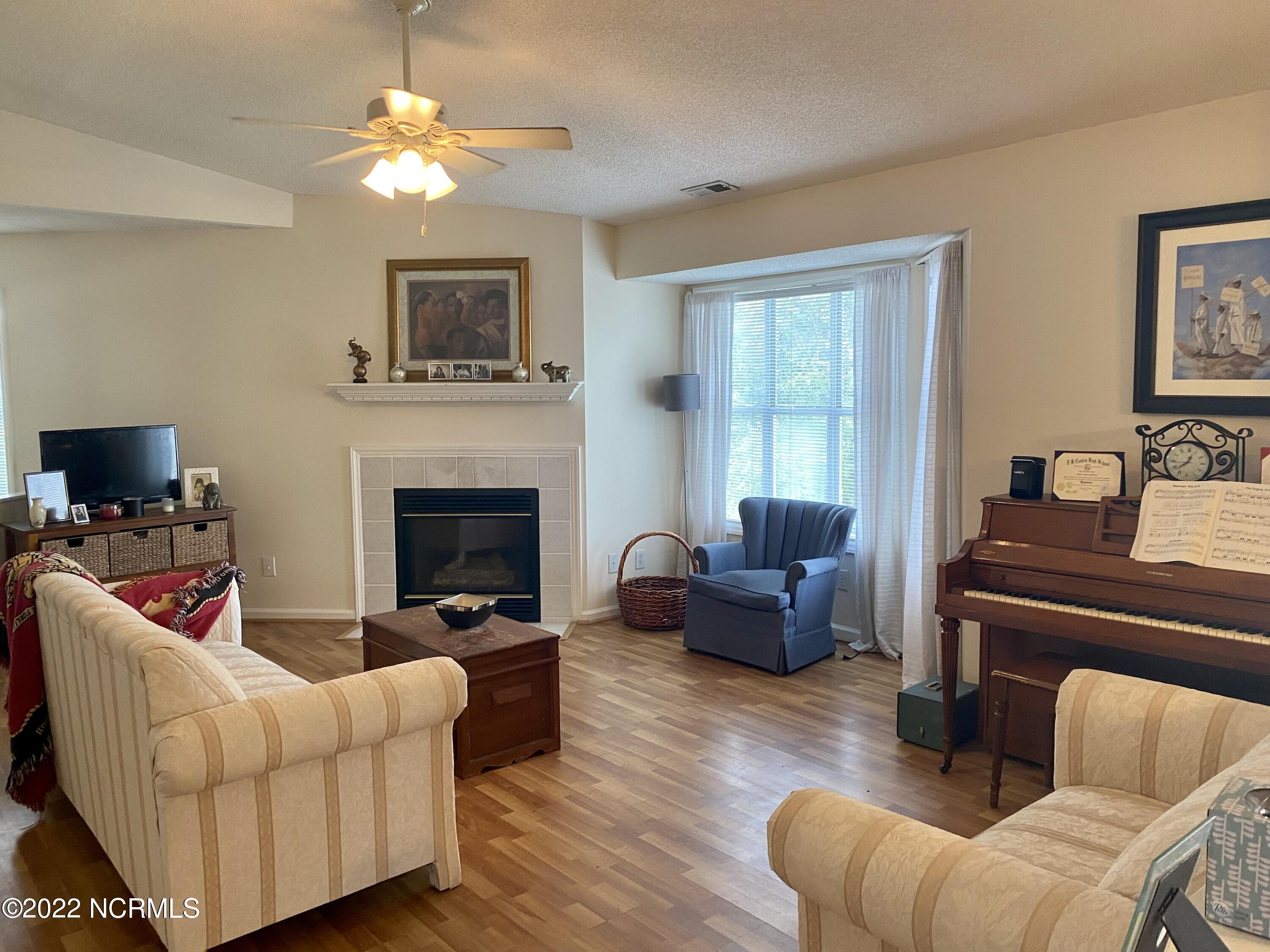 527 Spring Forest Road, Unit E Greenville, NC 27834 - Photo 4 of 8 527 E Spring Forest Rd.