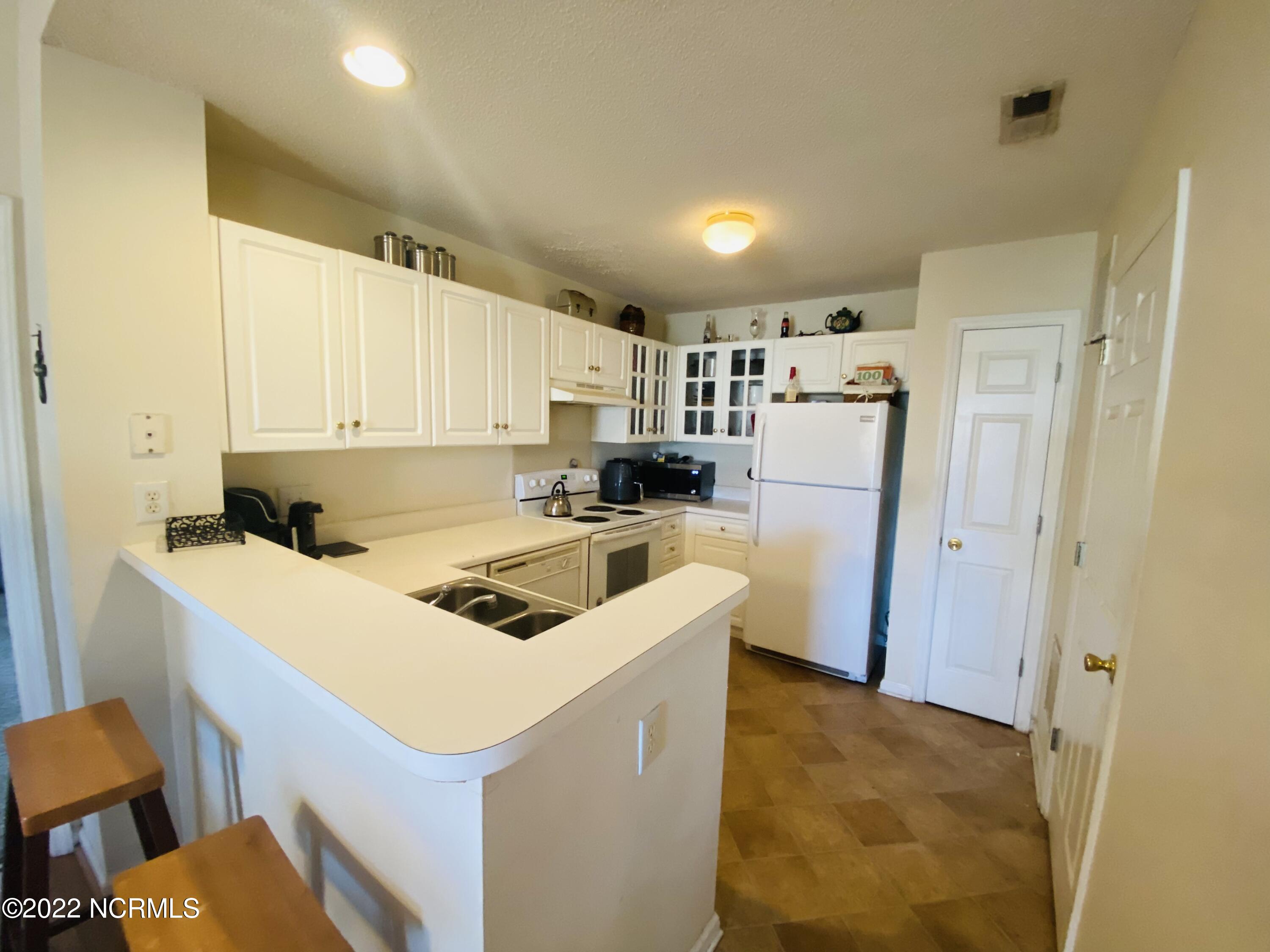 527 Spring Forest Road, Unit E Greenville, NC 27834 - Photo 6 of 8 527 E Spring Forest Rd.