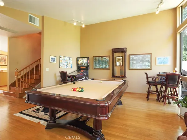 a view of a front of house with a yard