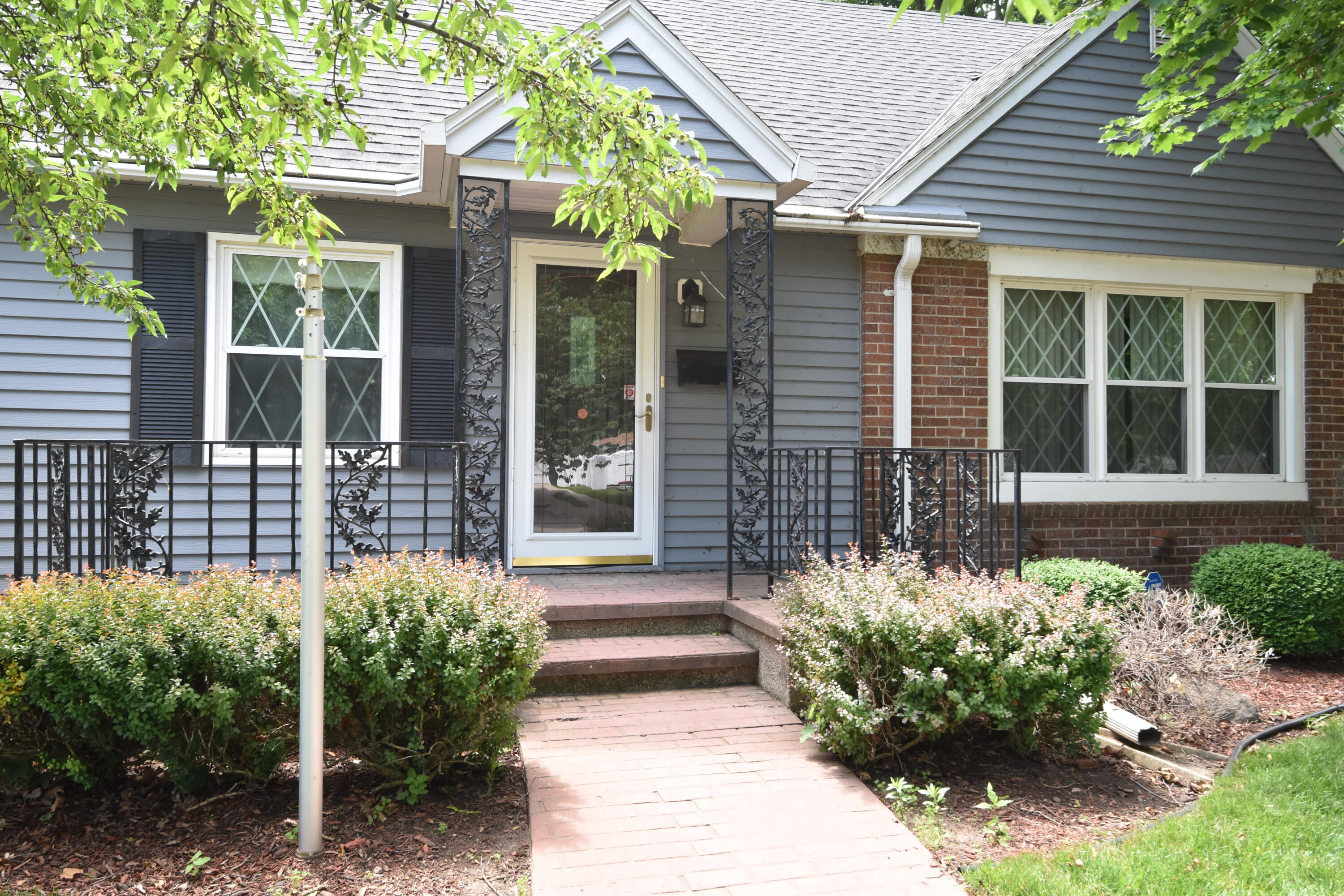 2205 Dwight Street Racine, WI 53403 - Photo 2 of 46 Front Closeup