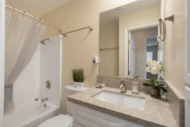 $179,900 | 2825 North Los Felices Road, Unit 205, Palm Springs, CA 92262
