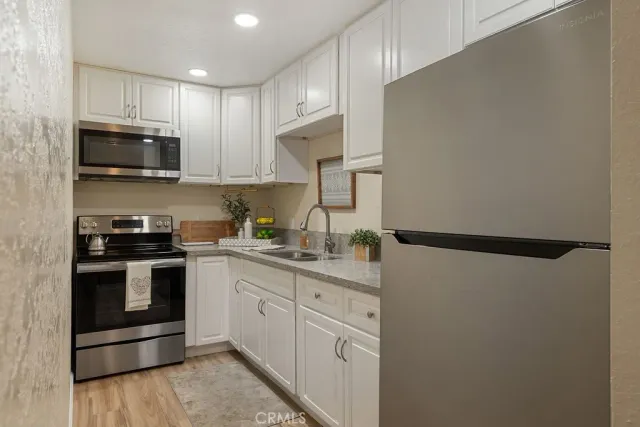 $179,900 | 2825 North Los Felices Road, Unit 205, Palm Springs, CA 92262