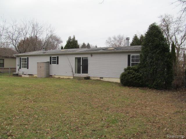 21747 Farmington Road Farmington, MI 48335 - Photo 12 of 35 21747 FARMINGTON RD FARMINGTON HILLS (29).jpg