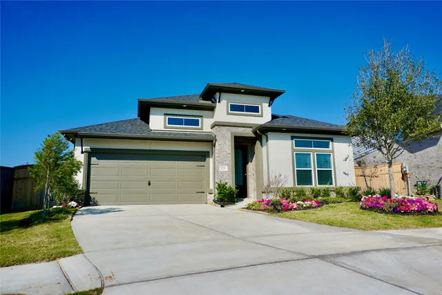 a house view with a outdoor space