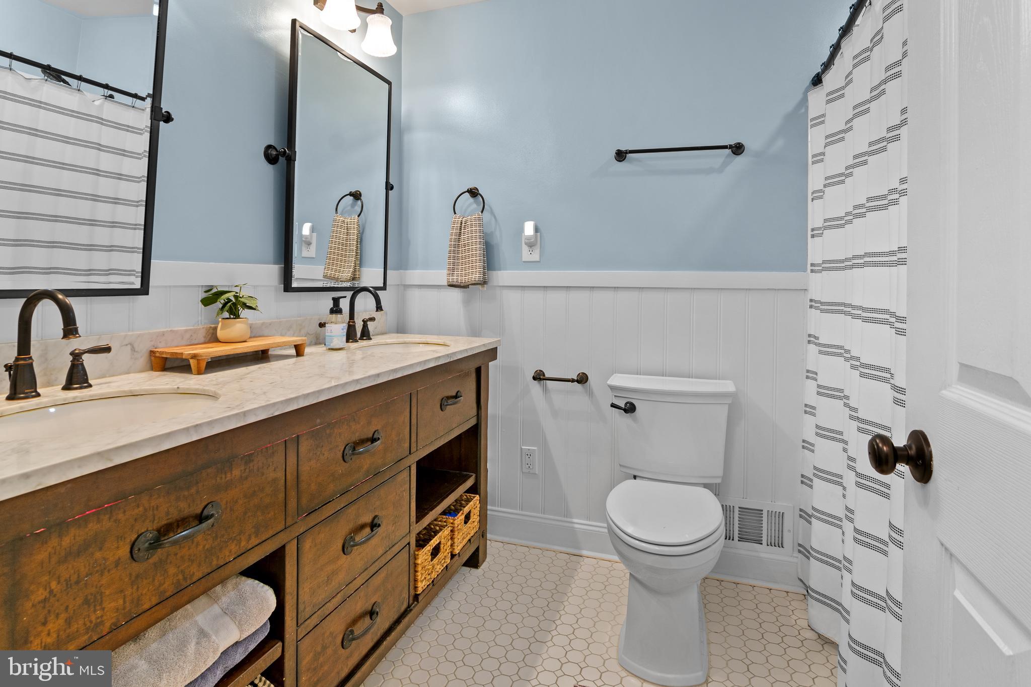 296 Halsey Road Annapolis, MD 21401 - Photo 34 of 56 full bathroom (upper level)