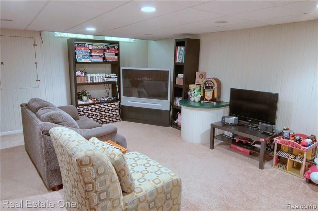 36225 Fredericksburg Road Farmington Hills, MI 48331 - Photo 26 of 30