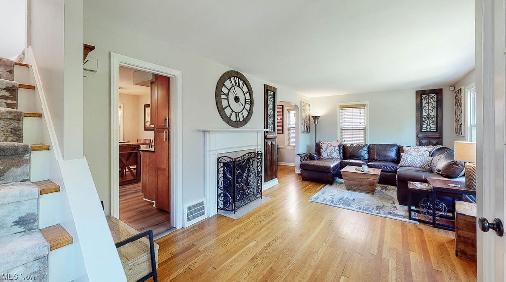 3554 Radcliffe Road Cleveland Heights, OH 44121 - Photo 6 of 35 Living room