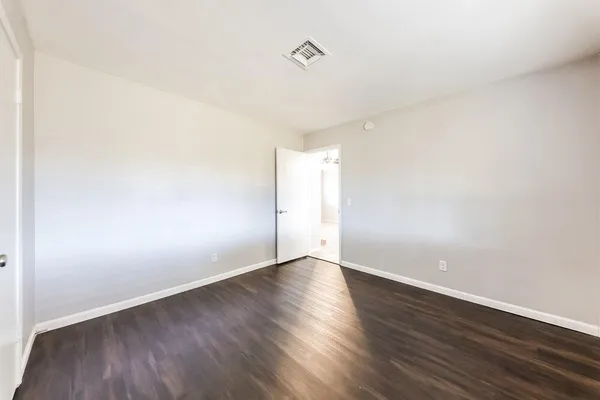 $2,100 | 12323 North 86th Lane, Peoria, AZ 85381