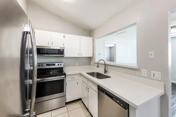 $2,100 | 12323 North 86th Lane, Peoria, AZ 85381