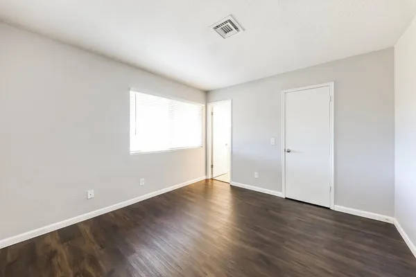 $2,100 | 12323 North 86th Lane, Peoria, AZ 85381