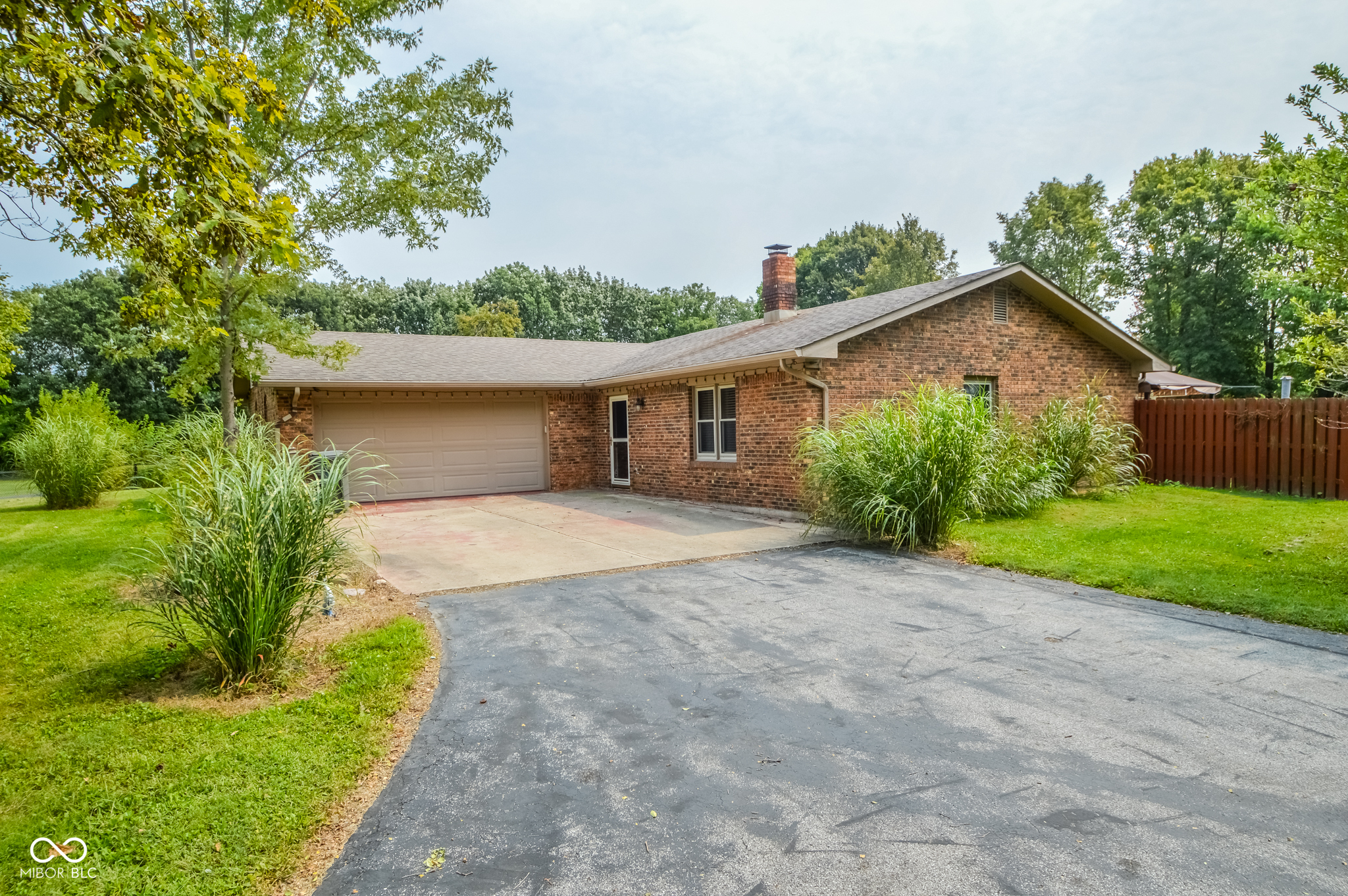 6709 East Thompson Road Indianapolis, IN 46237 - Photo 2 of 24