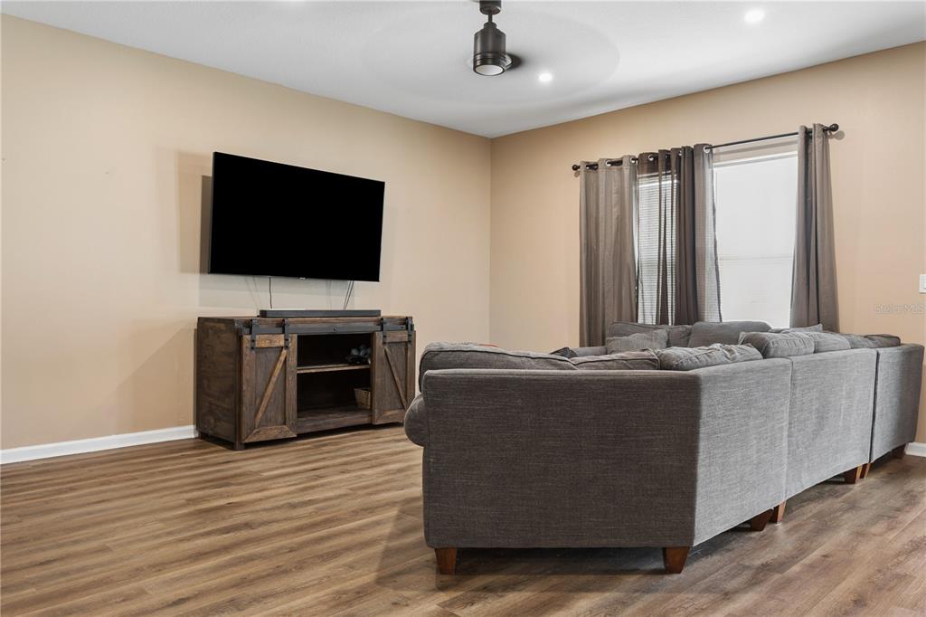 35159 Daisy Meadow Loop Zephyrhills, FL 33541 - Photo 6 of 31