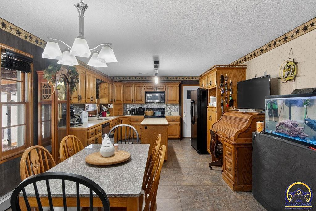 4945 Northwest Rochester Road Topeka, KS 66617 - Photo 8 of 33