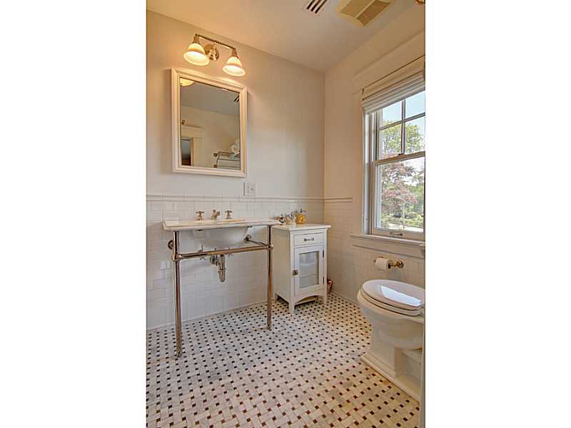 99 New Meadow Road Barrington, RI 02806 - Photo 15 of 25 Bathroom.