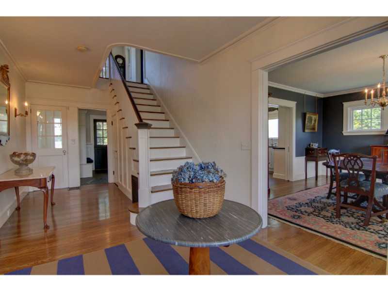 99 New Meadow Road Barrington, RI 02806 - Photo 4 of 25 Entry.