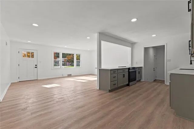 $400,000 | 8122 West 92nd Terrace, Overland Park, KS 66212