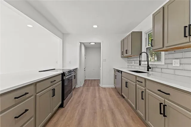 $400,000 | 8122 West 92nd Terrace, Overland Park, KS 66212