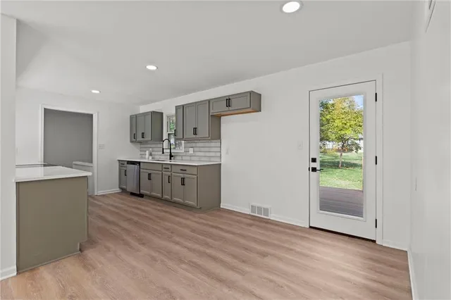 $400,000 | 8122 West 92nd Terrace, Overland Park, KS 66212