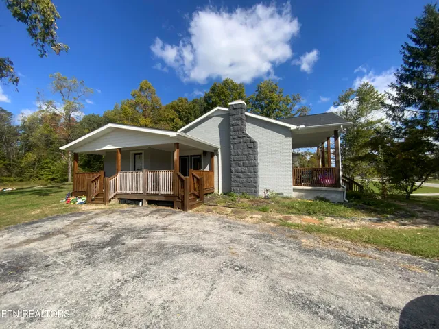 $340,000 | 5550 South York Highway, Grimsley, TN 38565