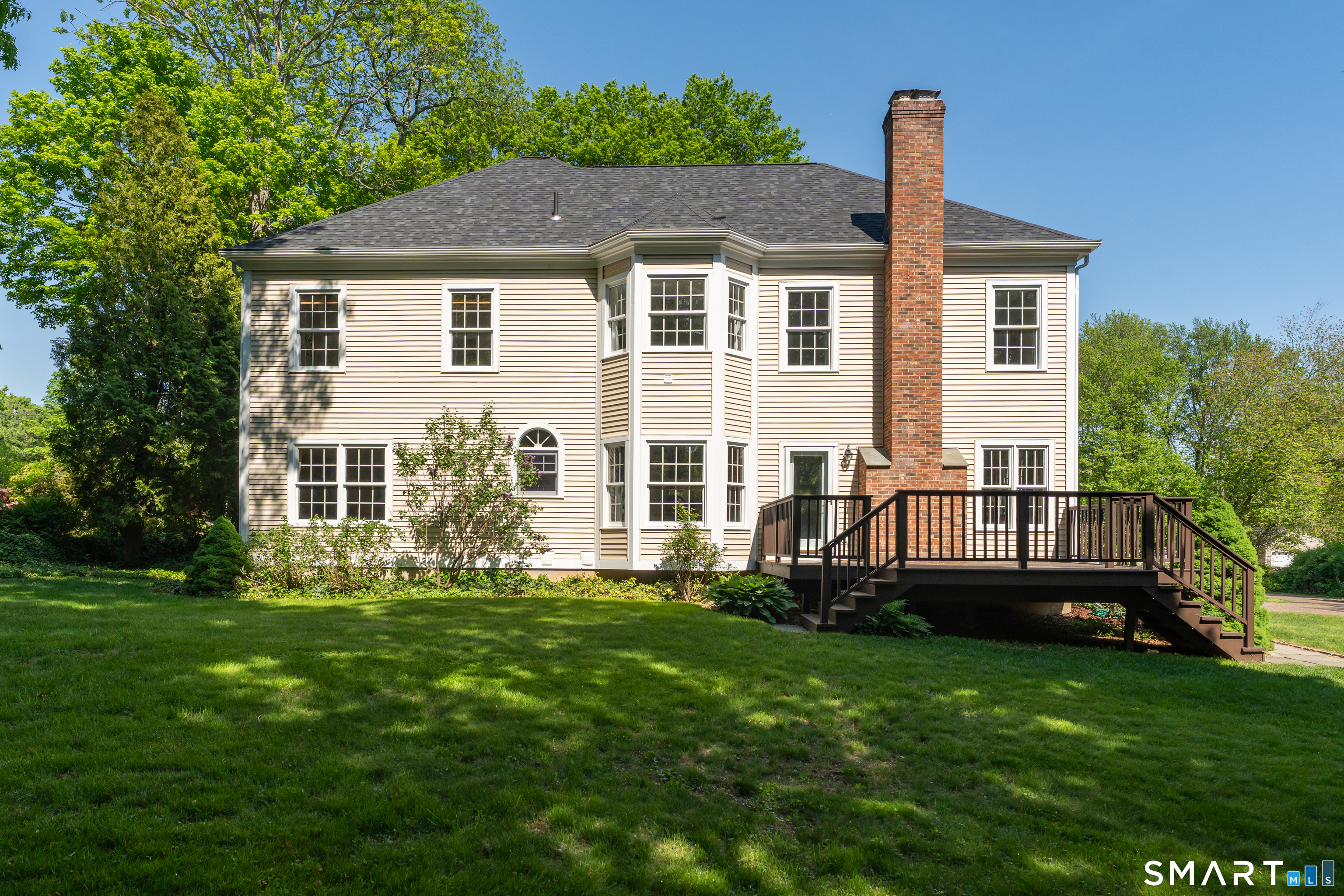 474 State Street Guilford, CT 06437 - Photo 33 of 40 a front view of a house with a garden