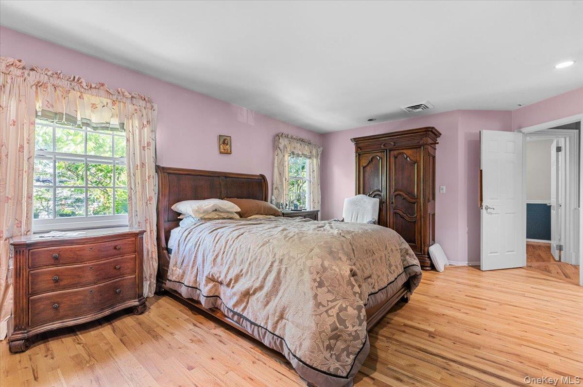 100 Cabot Road Massapequa, NY 11758 - Photo 26 of 49