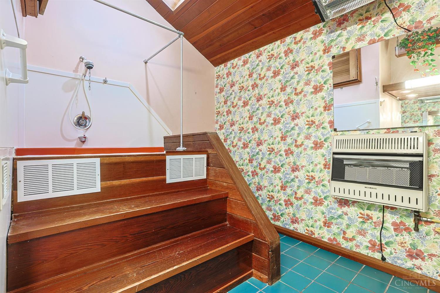 8877 Wuest Road Cincinnati, OH 45251 - Photo 23 of 64