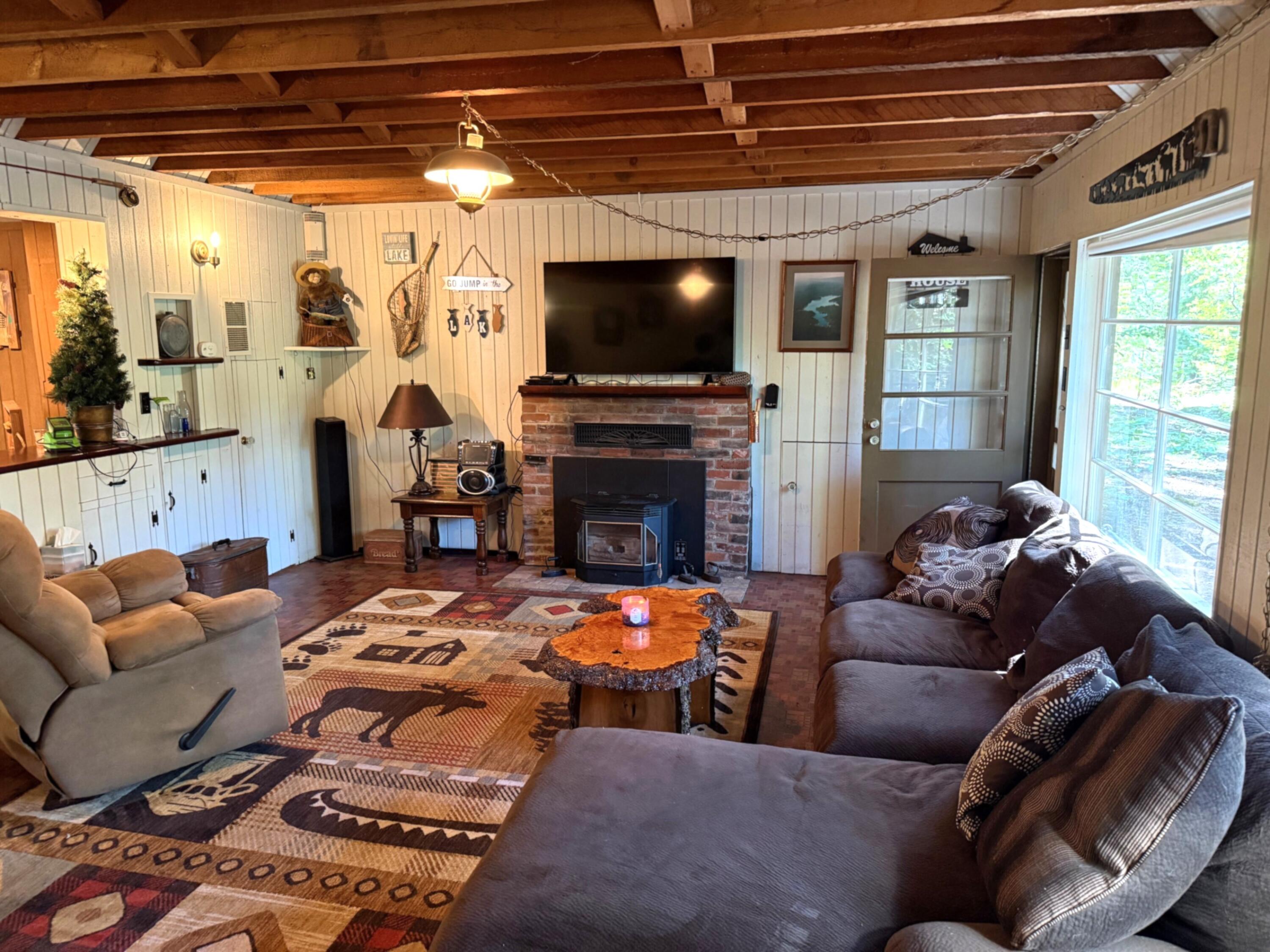 4 Fish Lake Ashland, OR 97520 - Photo 7 of 39 Living 1