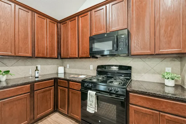 $299,900 | 1704 Wandering Hills Road, Conroe, TX 77304