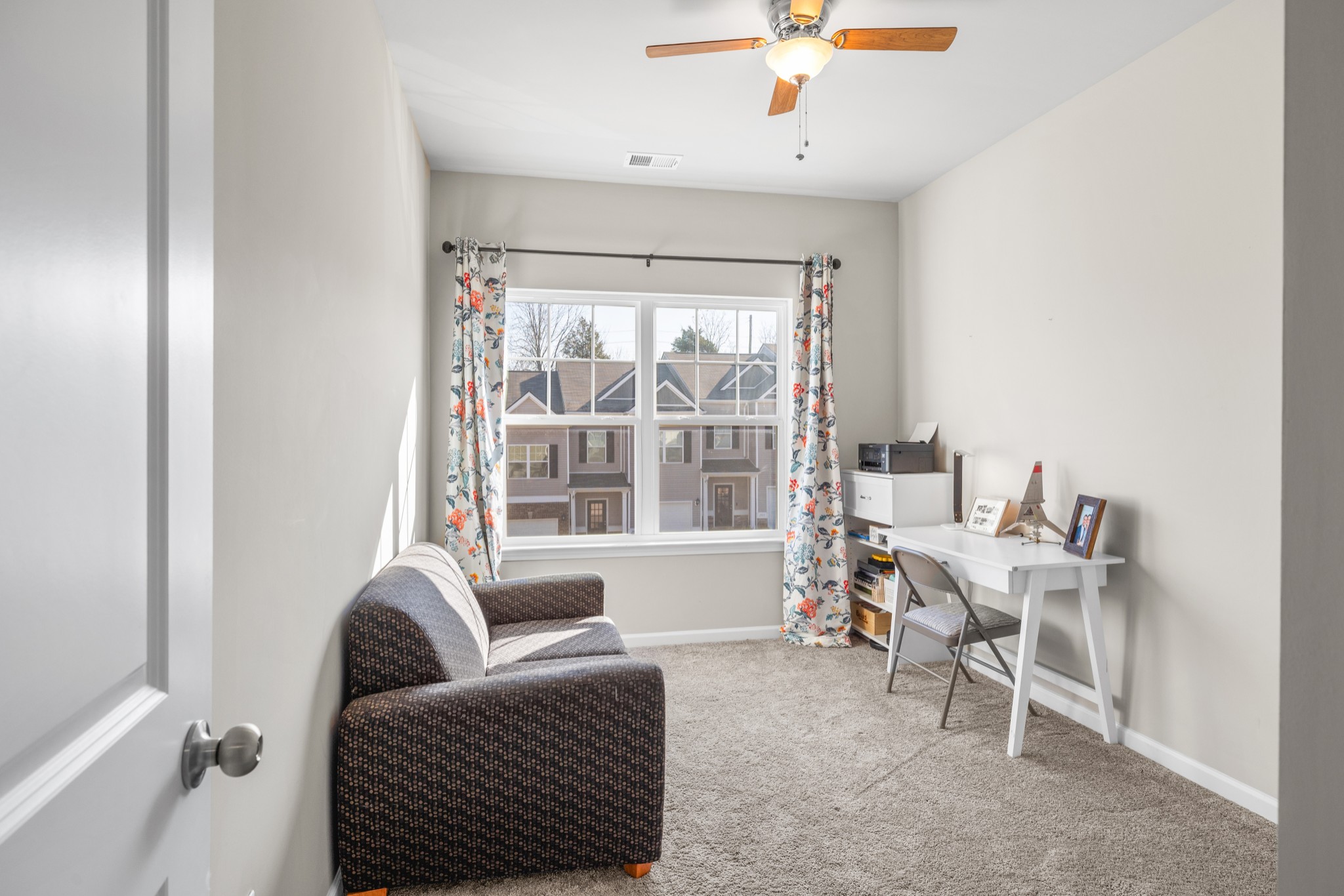 2806 Dixie Road Columbia, TN 38401 - Photo 23 of 28 a living room with furniture and a window