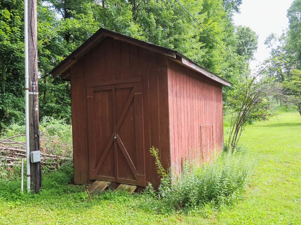 2173 Edmonds Road Galax, VA 24333 - Photo 7 of 37 Gallery Image 7