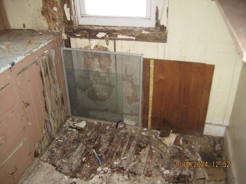 46-48 Wait Street Springfield, MA 01104 - Photo 13 of 19 a bathroom with a shower