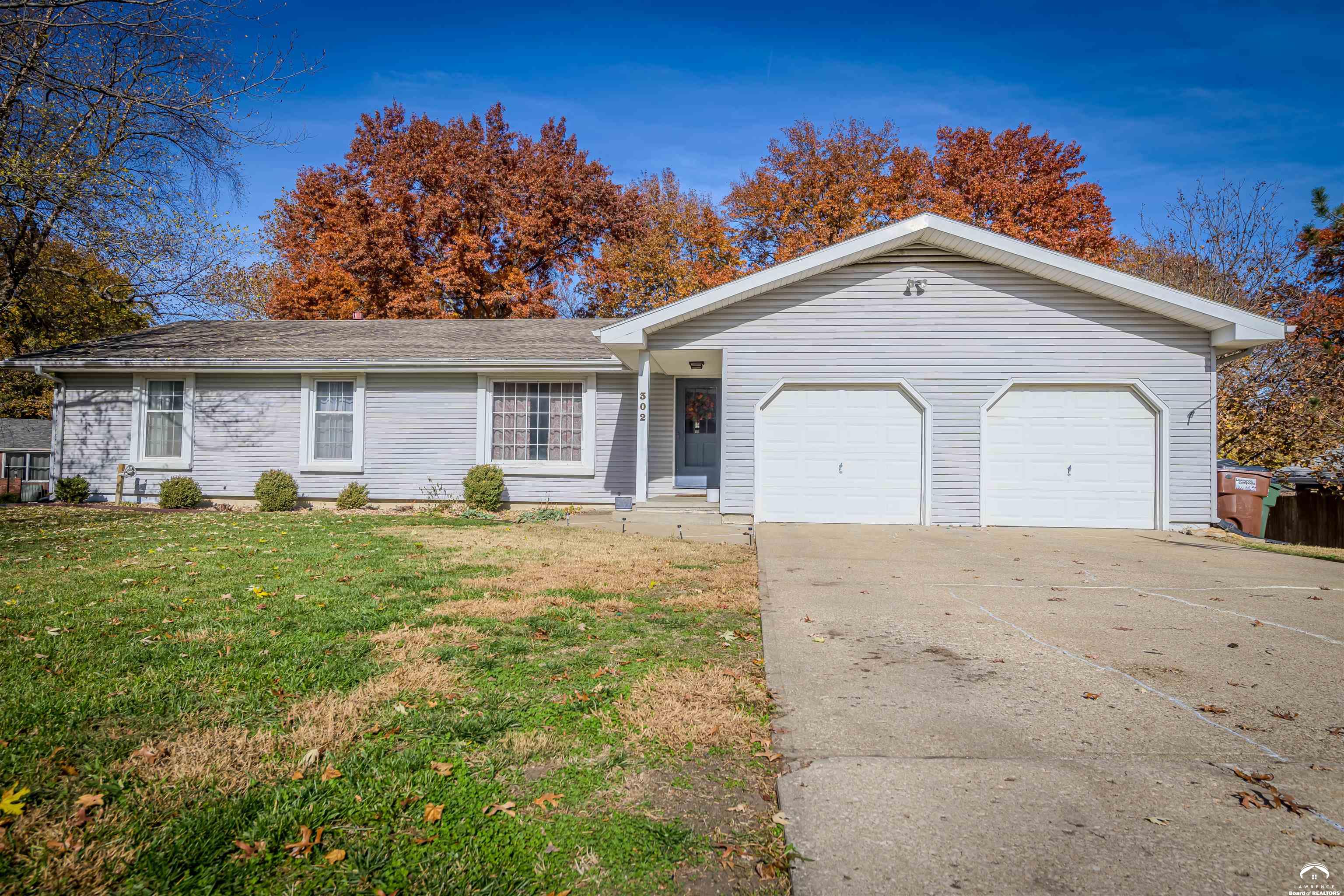 302 Providence Road Lawrence, KS 66049 - Photo 3 of 48